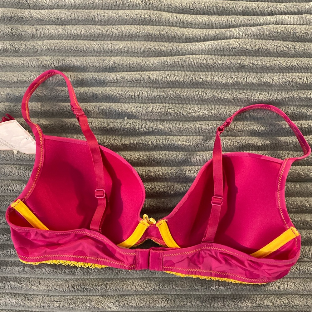 New bra - Picture 4 of 6